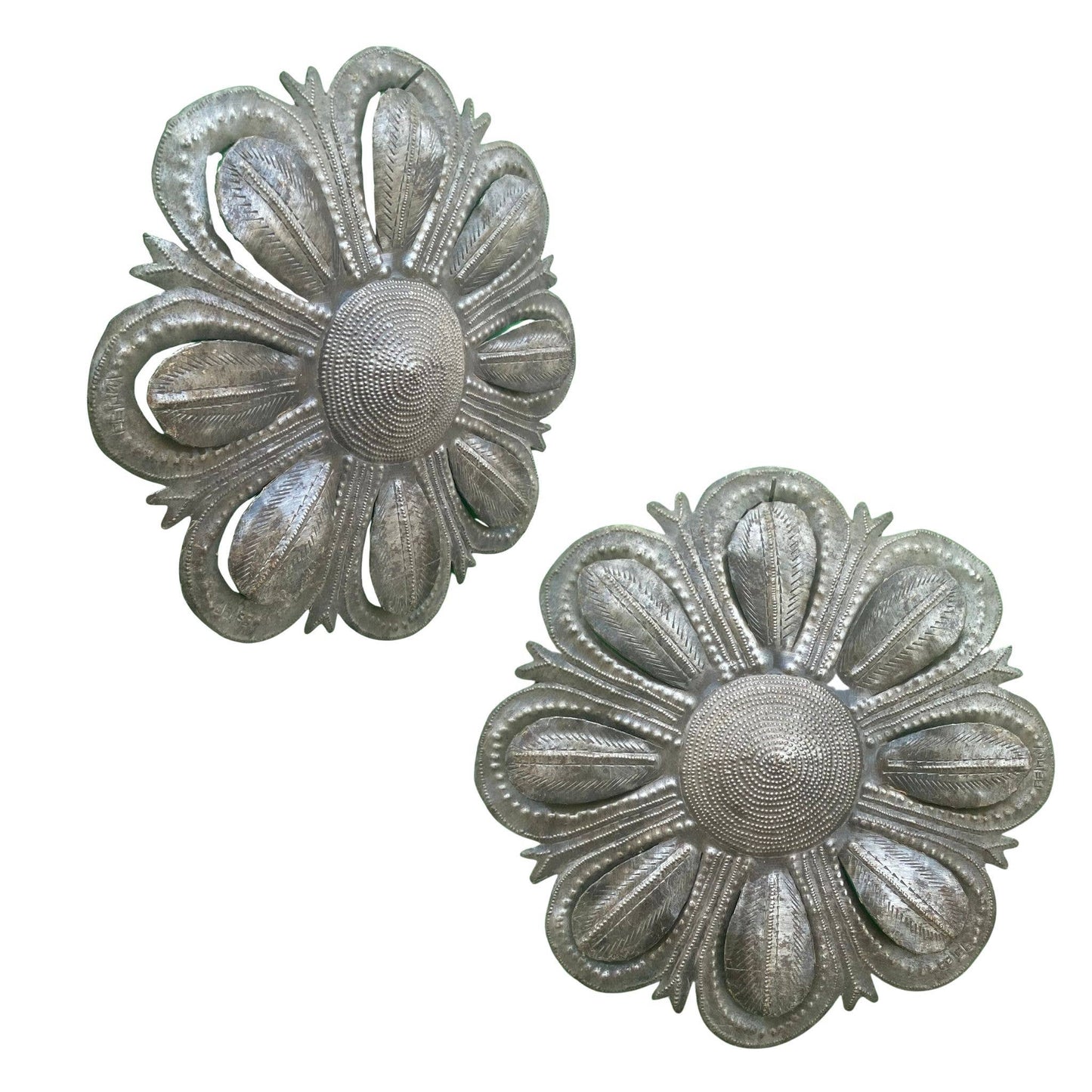 Haitian Metal Daisy with 3-D Petals, Garden Flower Decor 10"